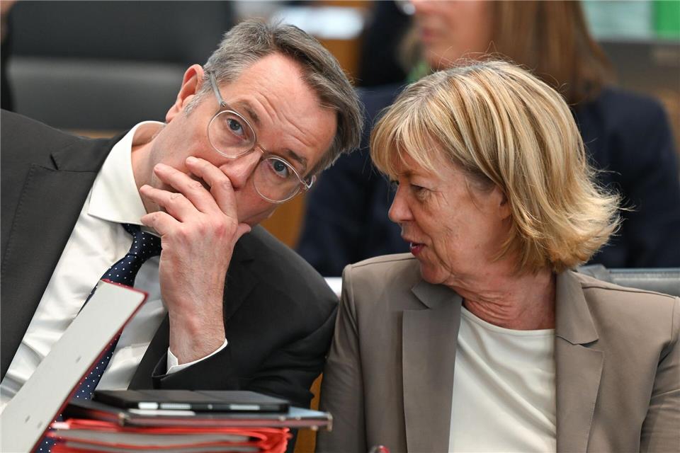 Es wird einen Nachtragshaushalt für die Jahre 2025 und 2026 geben. (Archivbild)Arne Dedert/dpa