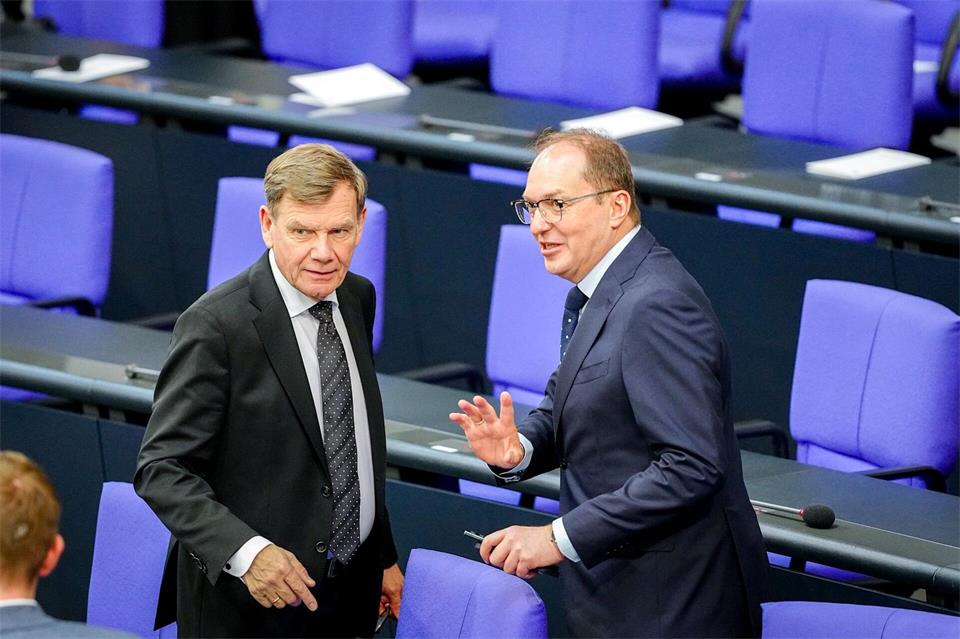 Es wird erartet, dass Außenminister Johann Wadephul und Innenminister Alexander Dobrindt sich zur Sprengstoff-Drohne von Leipzig äußern. (Archivbild)Kay Nietfeld/dpa