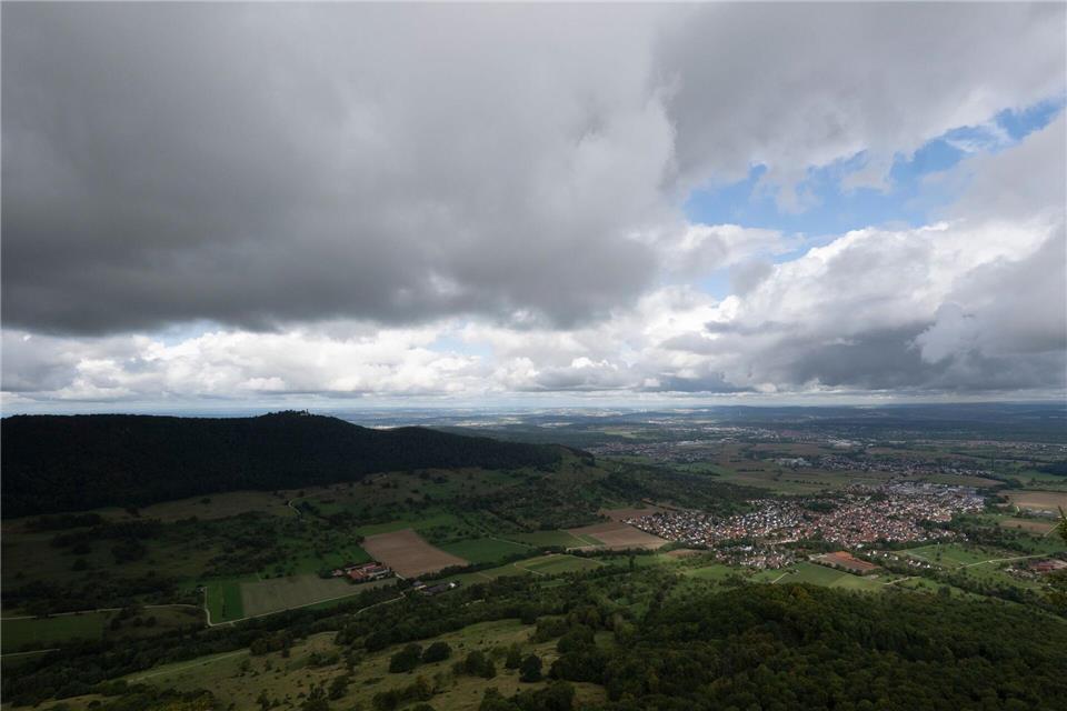 Wolkig, warm, wechselhaft - und ein bisschen Herbstgefühl Es wird wechselhaft im Südwesten. (Archivbild)Marijan Murat/dpa