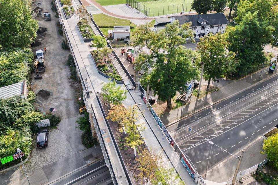 Es wurden 58 Bäume rund 6.500 Stauden und Gräser sowie 90 Sträuchern gepflanzt.Jan Woitas/dpa