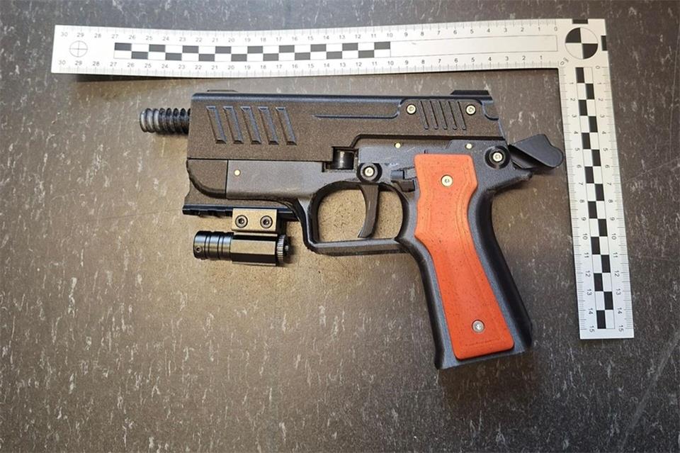 Es wurden Waffen aus einem 3D-Drucker bei dem Wuppertaler gefunden.Polizei Wuppertal/dpa
