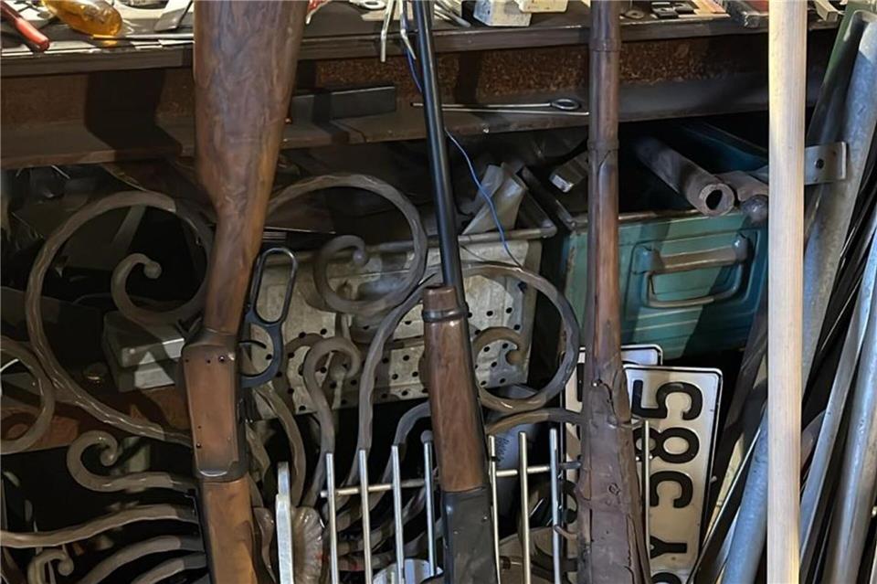 Es wurden auch Schusswaffen in Solingen sichergestellt.Polizei Wuppertal/dpa