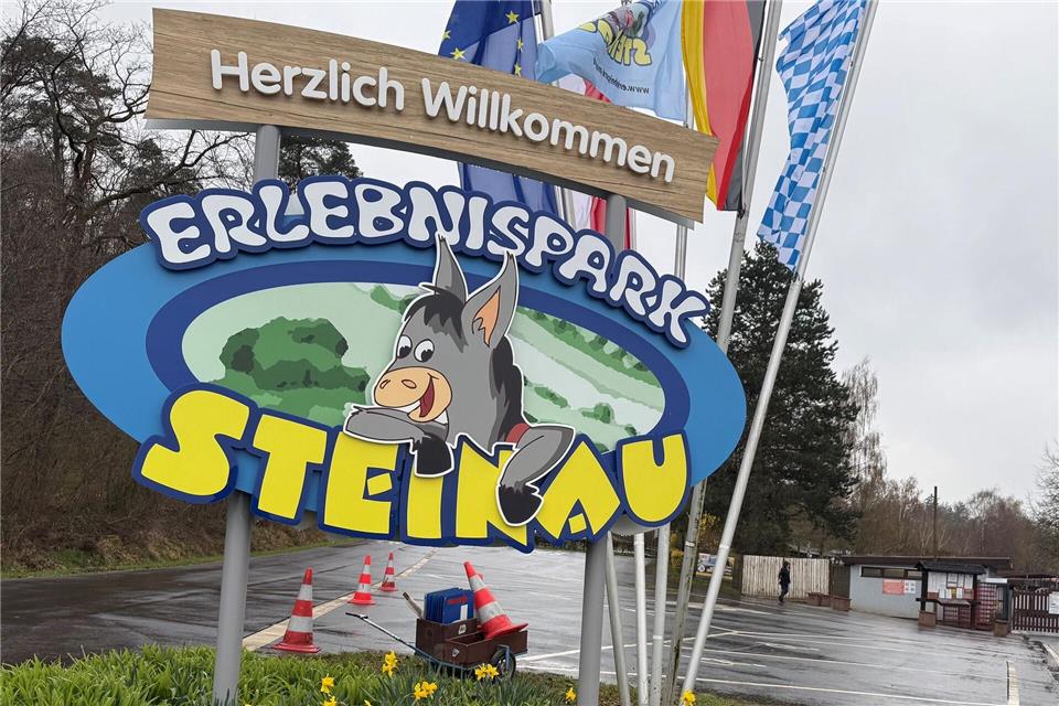 Esel Erli ist das offizielle Maskottchen des Erlebnisparks Steinau an der Straße. Der Name ist eine Anspielung auf das Wort Erlebnispark. Michael Bauer/DPA
