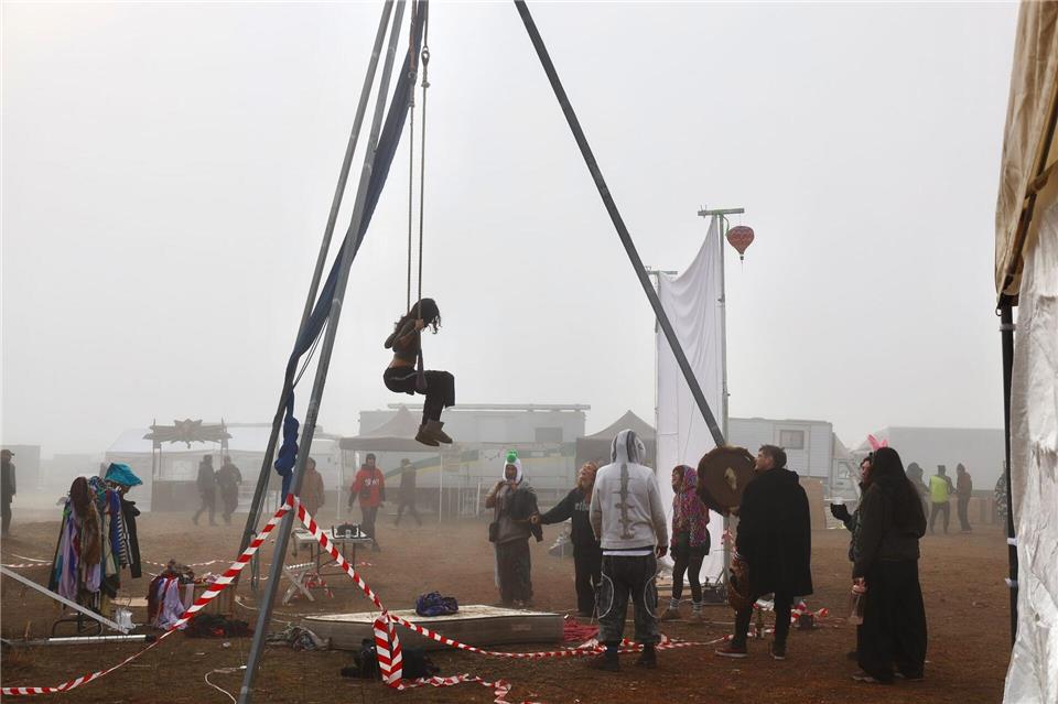 Essstände, eine aufblasbare Hüpfburg und Anlagen für Seilakrobatik finden sich auf dem Gelände.Patricia Galiana/EUROPA PRESS/dpa