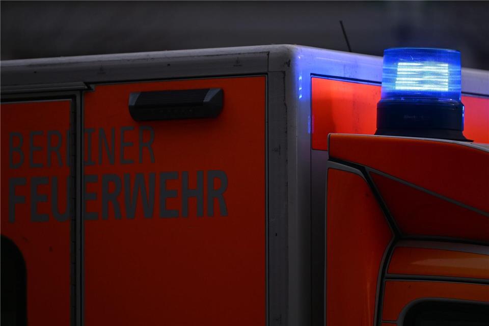 Etwa 60 Einsatzkräfte waren am Montag vor Ort. (Symbolbild)Lilli Förter/dpa