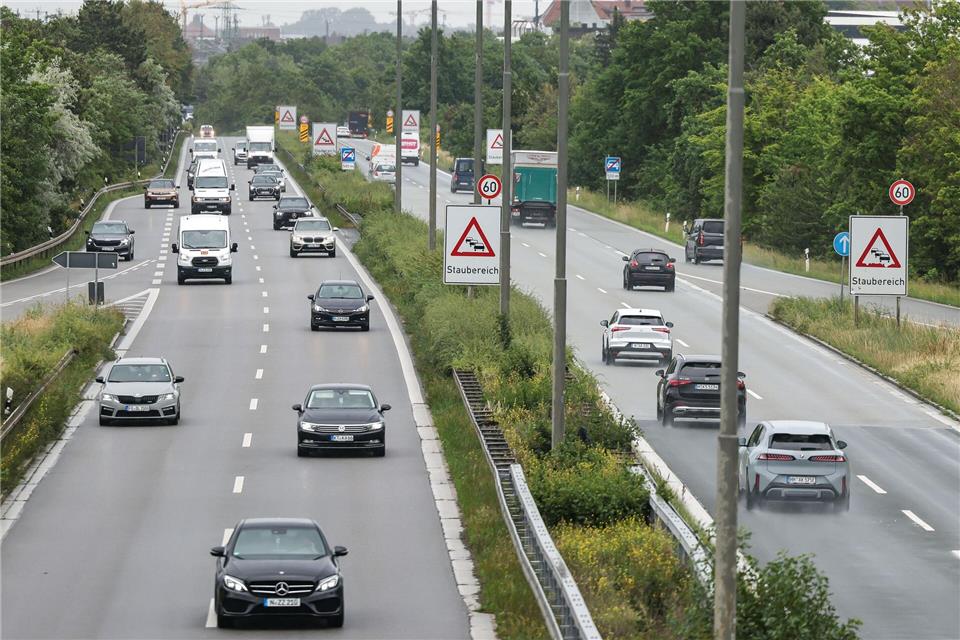 Etwa 60.000 Fahrzeuge aus Nürnberg und der Metropolregion rollen nach Angaben der Stadt täglich über die Verkehrsachse. (Archivbild)Daniel Löb/dpa