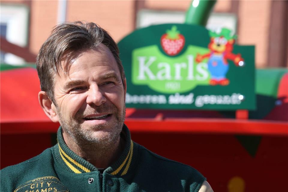 Etwa 7.000 Tonnen Erdbeeren will Karls Erdbeerhof diese Saison ernten, sagt Geschäftsführer Robert Dahl. (Archivbild)Matthias Bein/dpa