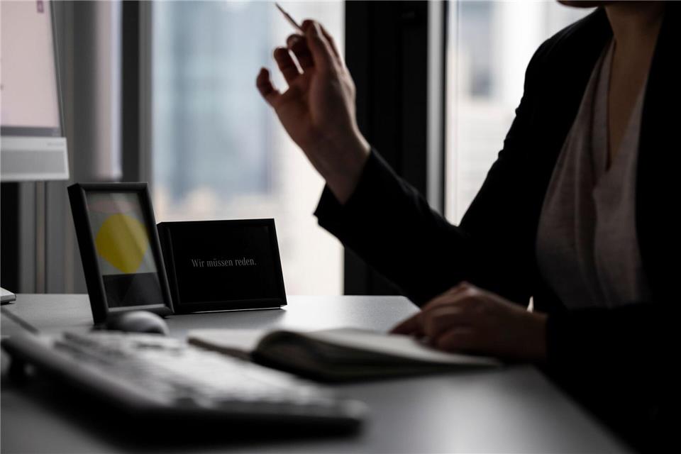 Etwa die Hälfte aller der Spitzenämter in sächsischen Behörden war 2024 laut Statistik mit einer Frau besetzt. (Symbolbild)Hannes P Albert/dpa