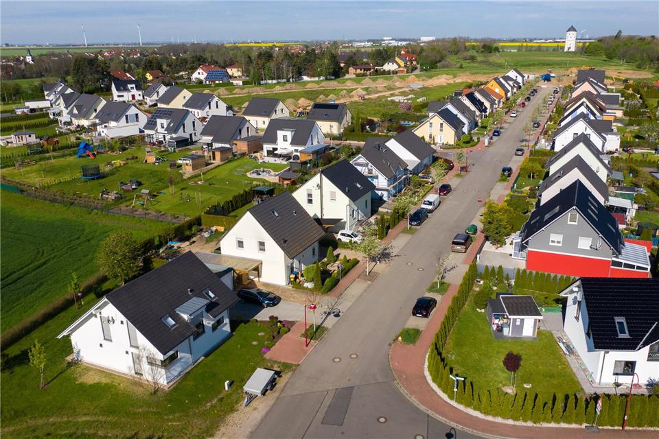 Etwa jeder dritte Haushalt in Sachsen lebt in den eigenen vier Wänden. (Symbolbild)Jan Woitas/dpa-Zentralbild/dpa