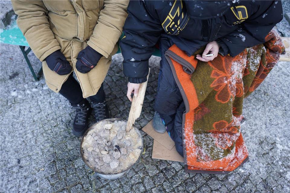 Etwa zwei Dutzend Kältetote wurden 2023 und 2024 in Thüringen gezählt, Zahlen für 2025 liegen noch nicht vor (Symbolbild)Jörg Carstensen/dpa