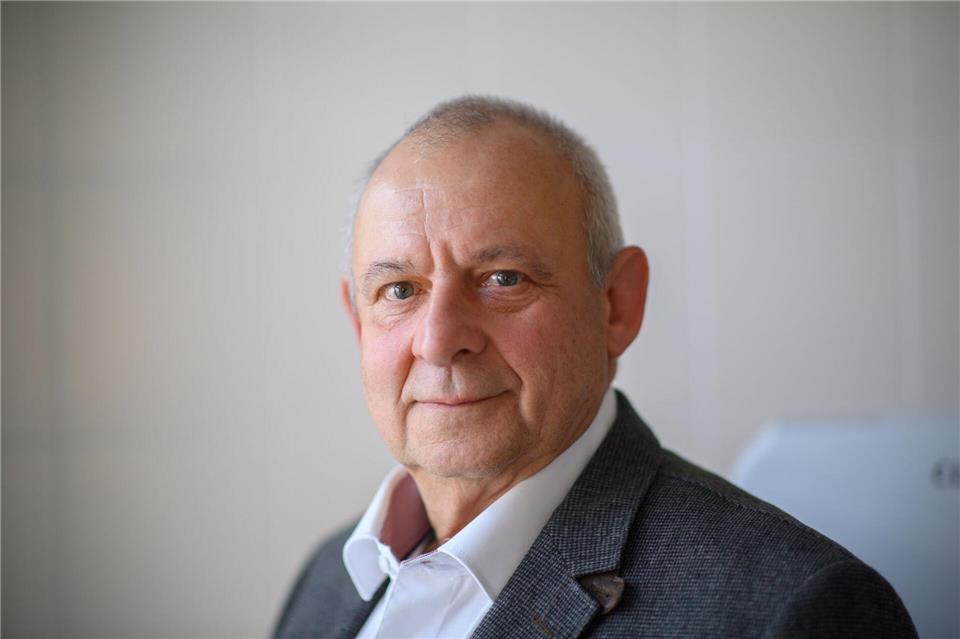 Etwa zwei bis drei Stunden pro Tag sitzt Augenarzt Christian Heider an seinem Rechner.Klaus-Dietmar Gabbert/dpa