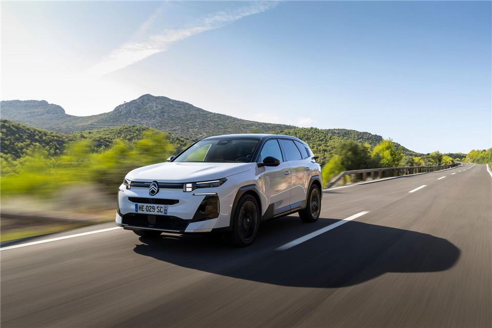 Etwas länger und breiter: Der neue Citroën C5 Aircross hat zwar auch „nur“ fünf Sitzplätze, bietet aber insgesamt mehr Platz.Adrien Cortesi/Stellantis/Citroën/dpa-tmn