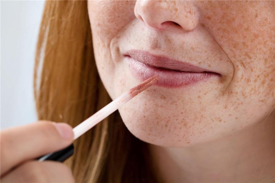 Etwas mehr Volumen? Lip-Plumper sollen die Lippen mithilfe von Chili, Menthol oder Hyaluronsäure kurzfristig aufpolstern.Christin Klose/dpa-tmn