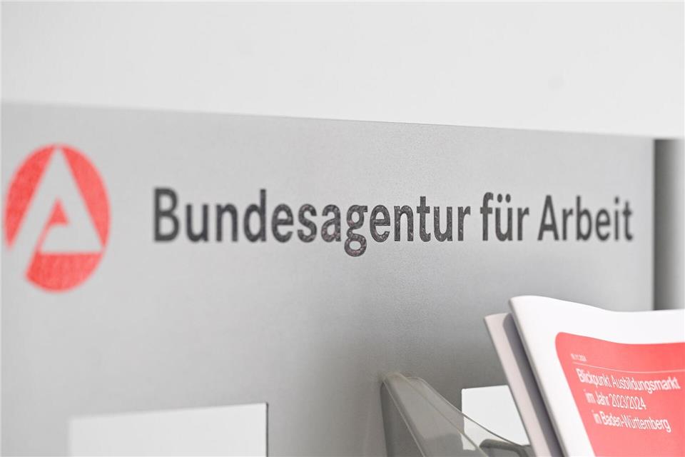 Etwas weniger Arbeitslose im Mai. (Foto-Archiv)Bernd Weißbrod/dpa