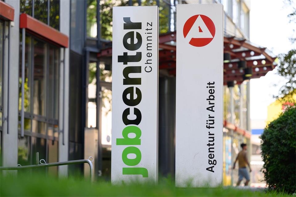 Etwas weniger Arbeitslose in Rheinland-Pfalz. (Symbolbild)Hendrik Schmidt/dpa