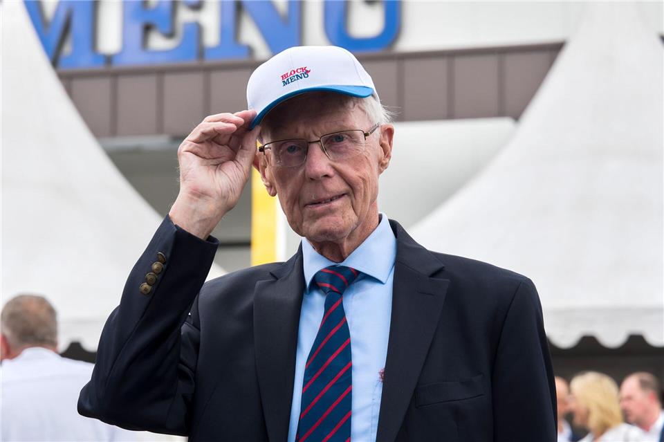Patriarch alter Schule – Steakhaus-König Eugen Block wird 85 Eugen Block kümmert sich weiterhin intensiv um seine Gastronomie-Unternehmen und hat kürzlich eine „Gastro-Bibel“ verfasst. (Archivbild)Marcus Golejewski/dpa