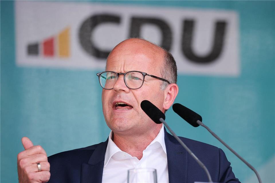 Europaparlamentarier Oliver Schenk (CDU) mahnt eine weitere Unterstützung der Ukraine in ihrem Kampf gegen den russischen Aggressor an. (Archivbild)Jan Woitas/dpa