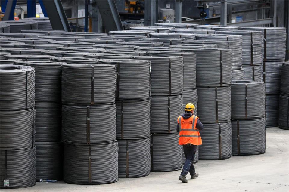 EU-Kommission will Zölle auf Stahl auf 50 Prozent verdoppeln Europas Stahlproduzenten sollen künftig besser vor ausländischer Konkurrenz geschützt werden. (Symbolbild) Jan Woitas/dpa
