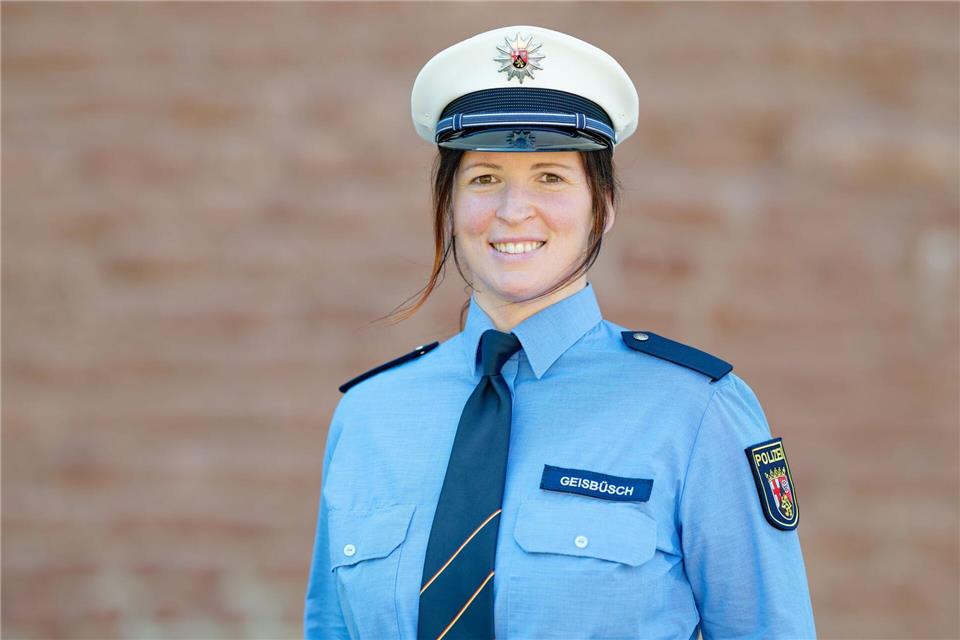 Traumjob trotz Gefahr: Zwei Polizeianwärterinnen erzählen Eva Geisbüsch (36) will gerne als Schutzpolizistin im Schichtdienst arbeiten.Uwe Anspach/dpa