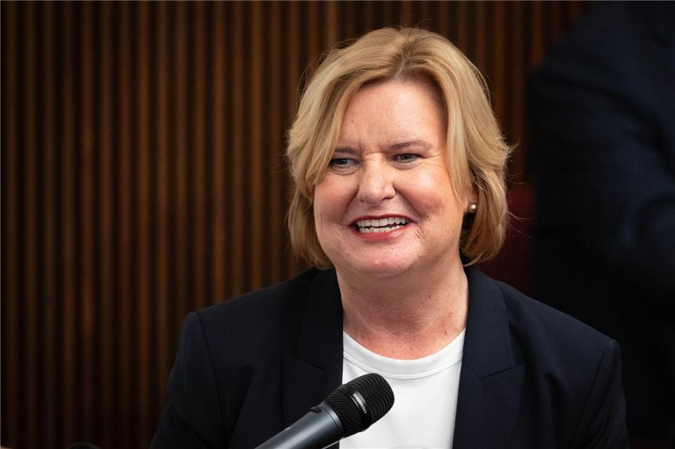 Eva Högl ist nun Mitglied des Bremer Senats. Sie wird im kleinsten Bundesland Senatorin für Inneres und Sport. Sina Schuldt/dpa