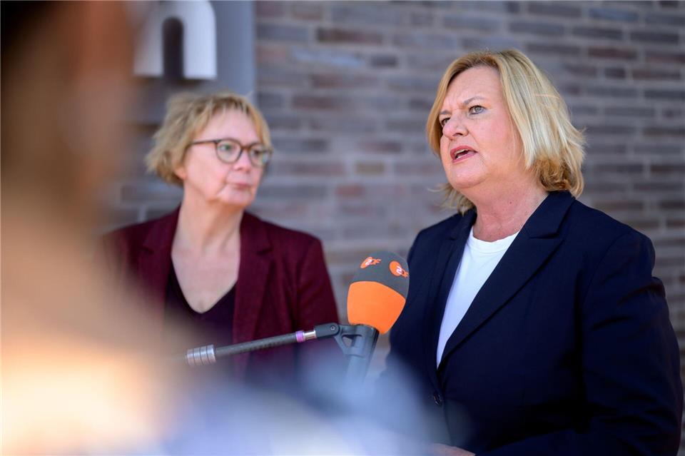 Eva Högl (r.) und Daniela Behrens.Izabella Mitwollen/dpa