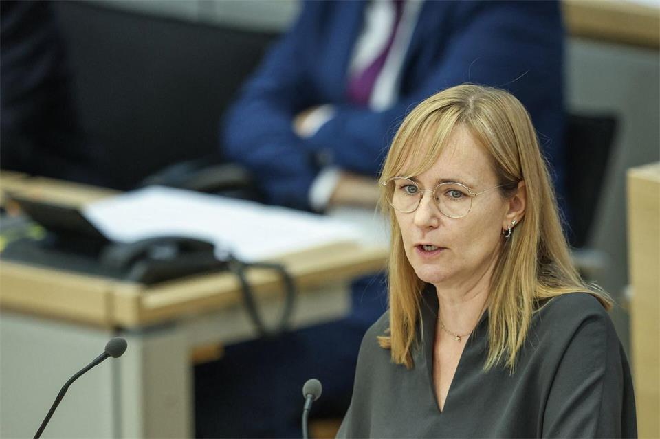 Eva von Angern, Fraktionschefin der Linken, kritisiert den Landtagspräsidenten. Ronny Hartmann/dpa