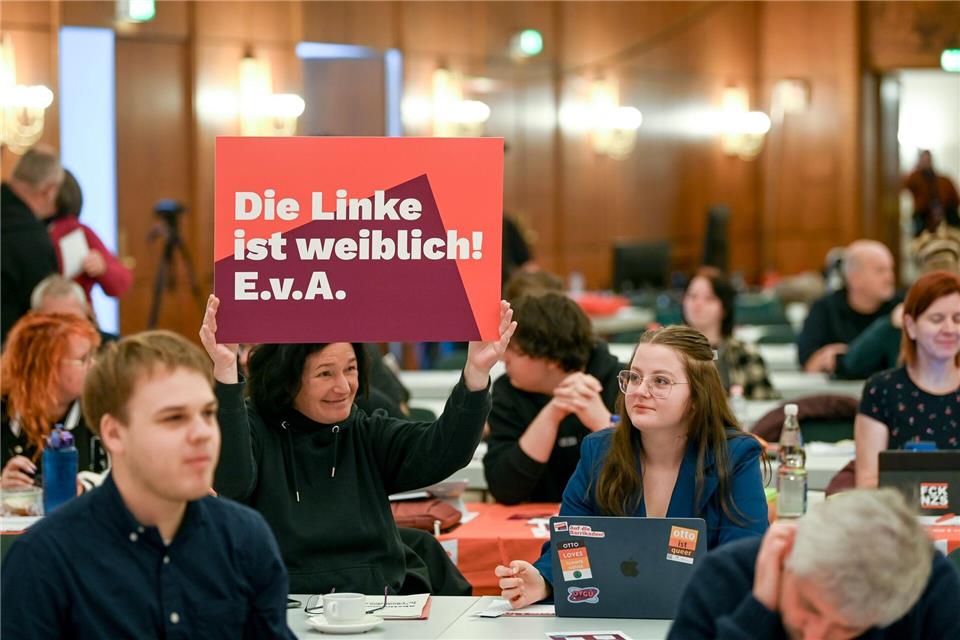 Eva von Angern erhielt viel Unterstützung bei dem Parteitag in Leuna. Heiko Rebsch/dpa
