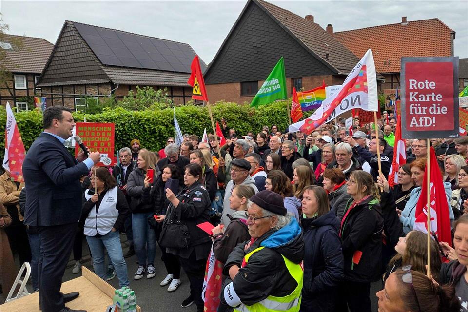 Ex-Arbeitsminister Heil beteiligte sich an der Kundgebung gegen die AfD-Veranstaltung.Christian Brahmann/dpa