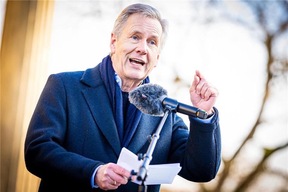 Ex-Bundespräsident Wulff spricht auf einer Demonstration gegen Rechtsextremismus. (Archivbild)Moritz Frankenberg/dpa
