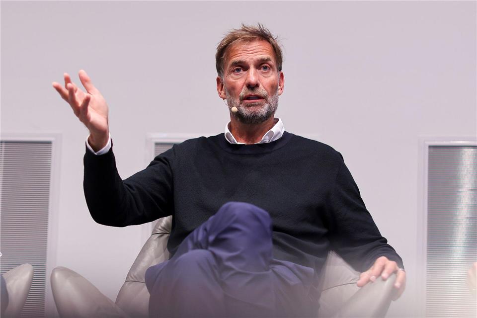 Ex-Coach Jürgen Klopp rät der DFB-Auswahl, bei der WM kein allzugroßes Ziel auszugeben. (Archivfoto)Jan Woitas/dpa