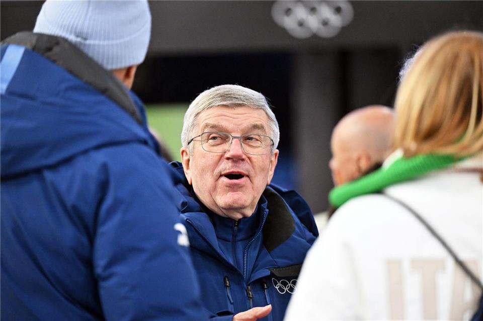 Ex-IOC-Boss Thomas Bach schaute am Sonntag auch im Deutschen Haus vorbei.Robert Michael/dpa