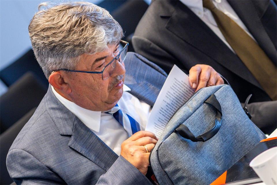 Ex-Innenminister Lorenz Caffier hat dem CDU-Spitzenkandidaten Daniel Peters nach der verlorenen Landtagswahl den Rücken gestärkt. (Archivbild)Jens Büttner/dpa
