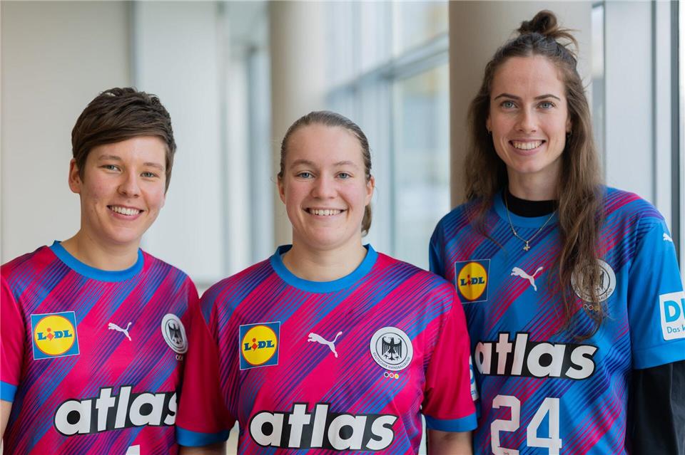 Ex-Kapitänin Alina Grijseels, Lisa Antl und Sarah Wachter hoffen auf die erste Medaille seit 2007. Rolf Vennenbernd/dpa