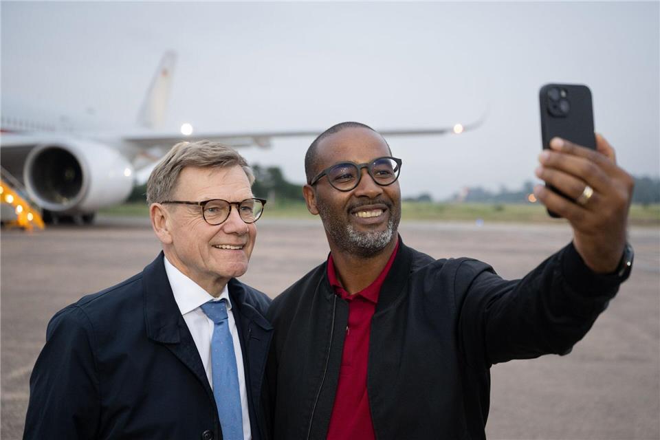 Ex-Nationalspieler Cacau begleitet Außenminister Johann Wadephul (CDU) als Sportbotschafter auf dessen Reise durch Südamerika.Boris Roessler/dpa