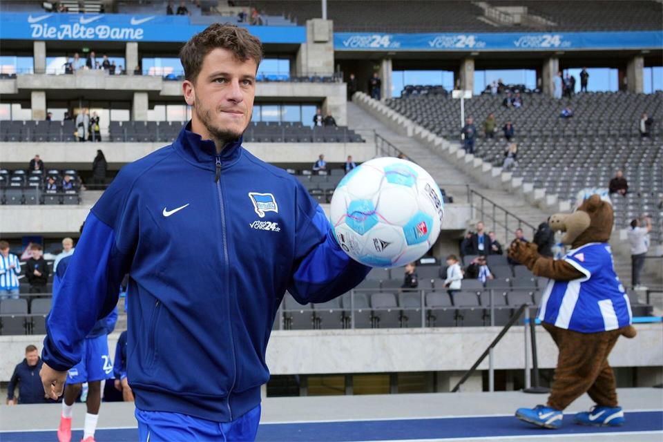 Ex-Nationalspieler Diego Demme spielt künftig für einen Sechsligisten. (Archivbild)Soeren Stache/dpa