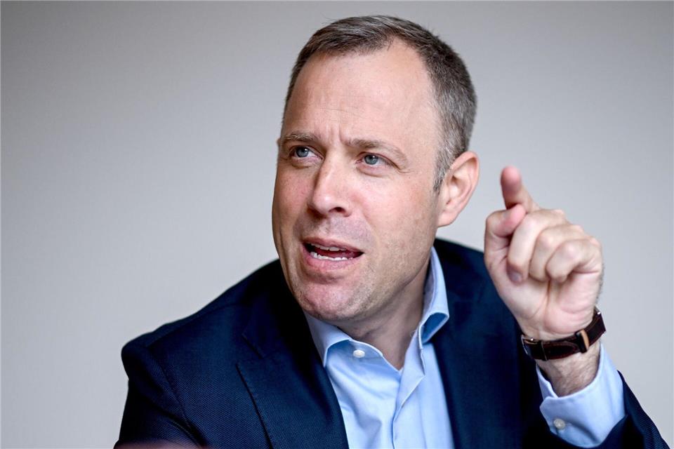Czaja: Flüchtlingsunterbringung in Turnhallen war ein Fehler Ex-Sozialsenator Czaja sieht Fehler in der Flüchtlingskrise 2015 (Archivbild).Britta Pedersen/dpa