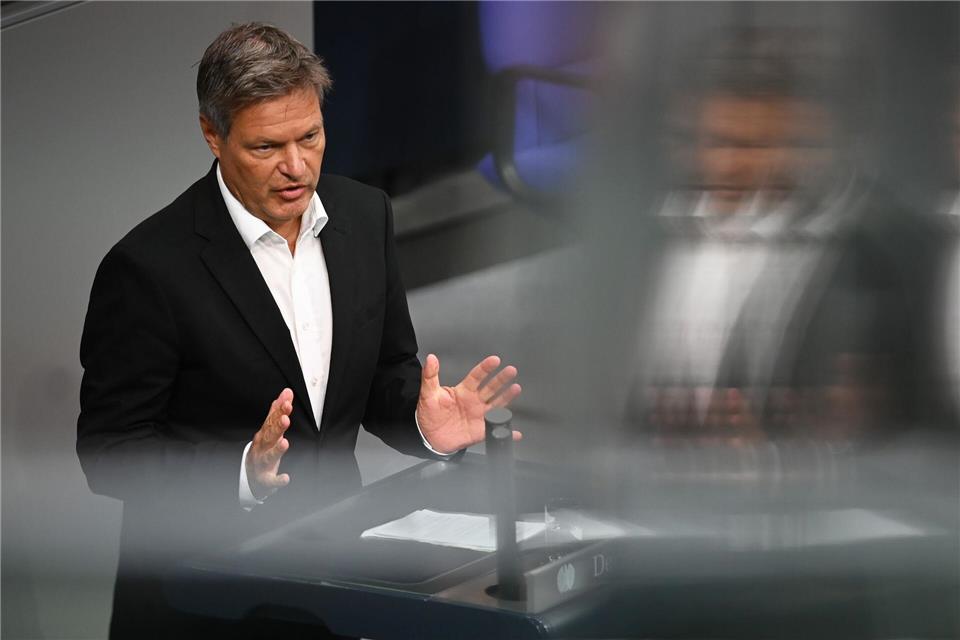 Ex-Vizekanzler Habeck will Abstand vom Politikbetrieb finden. (Archivbild)Anna Ross/dpa
