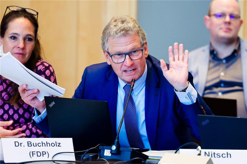 Ex-Wirtschaftsminister Bernd Buchholz fühlt sich im Fall Northvolt durch einen Rechnungshof-Bericht bestätigt. (Archivbild)Frank Molter/dpa