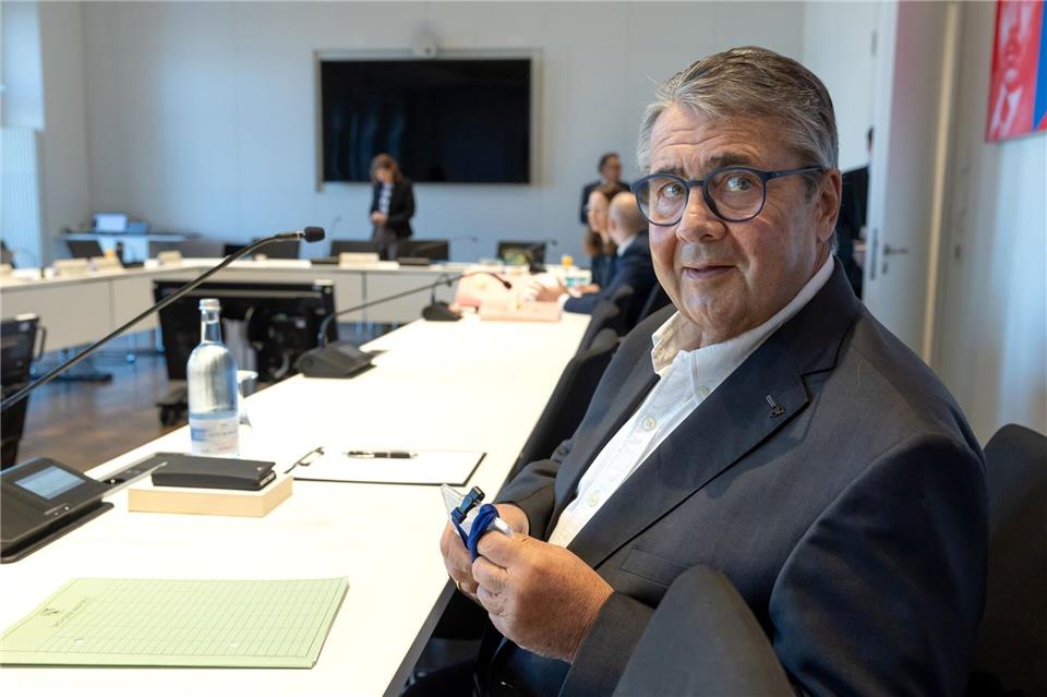 Ex-Wirtschaftsminister Sigmar Gabriel sagte vor dem Untersuchungsausschusses zur Stiftung Klima- und Umweltschutz MV in Schwerin aus.Ulrich Perrey/dpa