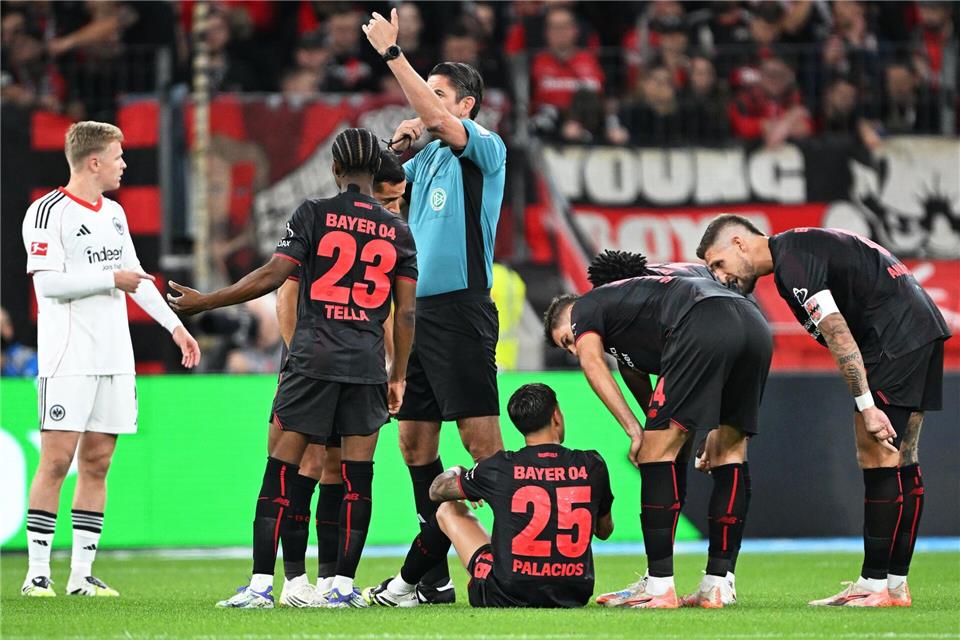 Exequiel Palacios (unten) fällt lange aus.Federico Gambarini/dpa