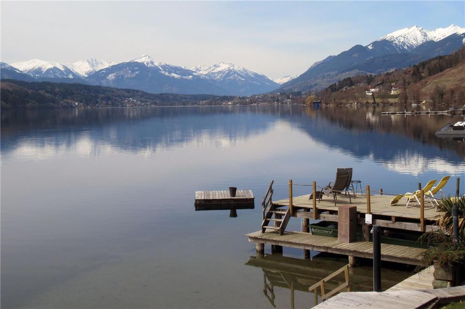 Exklusiver Zugang vor Alpenkulisse: ein Steg am Millstätter See.Sabine Glaubitz/dpa-tmn
