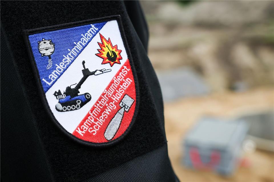 Experten des Kampfmittelräumdienstes Schleswig-Holstein entschärften in Kiel einen Blindgänger aus dem Zweiten Weltkrieg.Christian Charisius/dpa