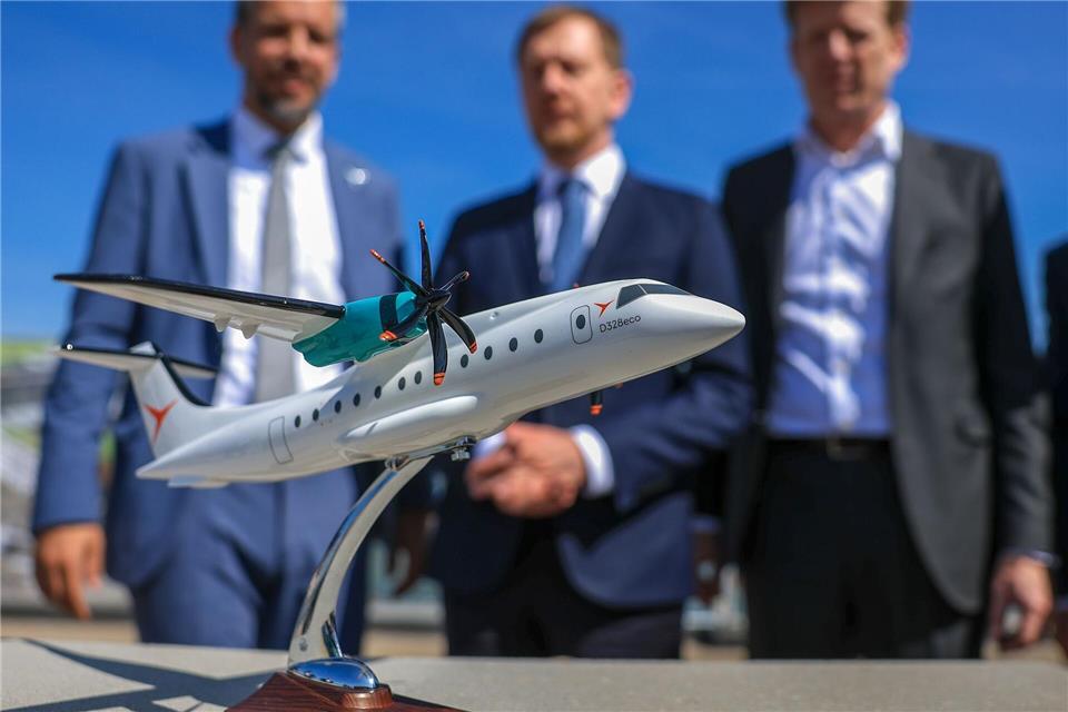 Experten sehen in neuen Regionalflugzeugen Chancen für kleinere Flughäfen. (Archivbild) Jan Woitas/dpa