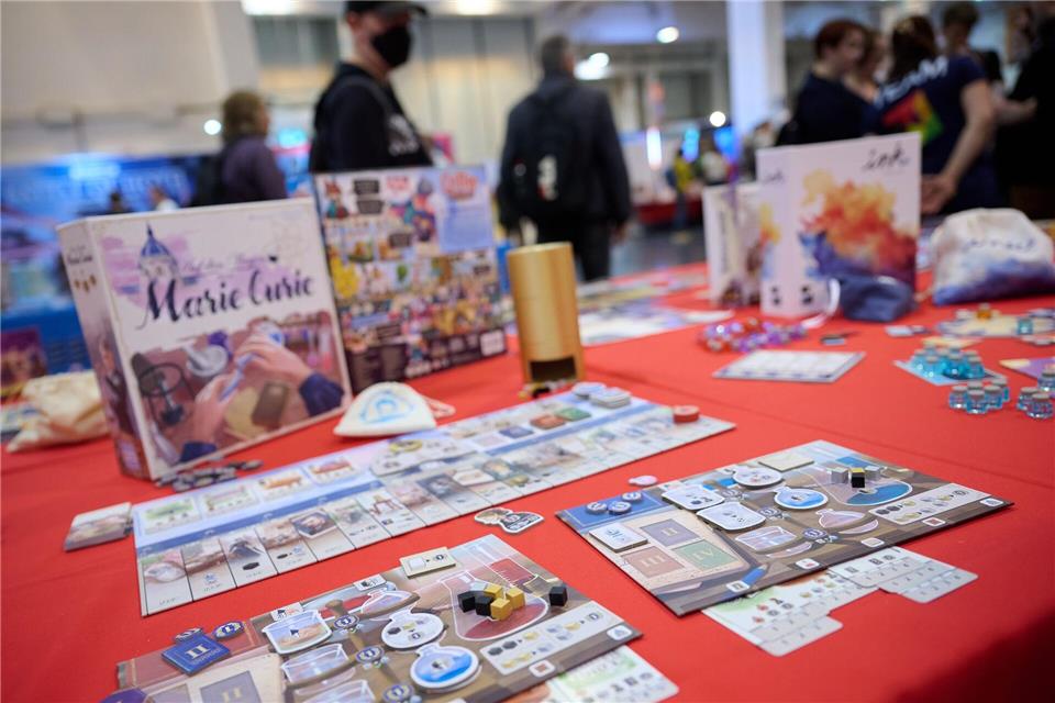 Emotionen, Inspiration und Kulturgut: Brettspiele boomen Experten zufolge lassen sich alle Themen in Brettspiele einflechtenBernd Thissen/dpa