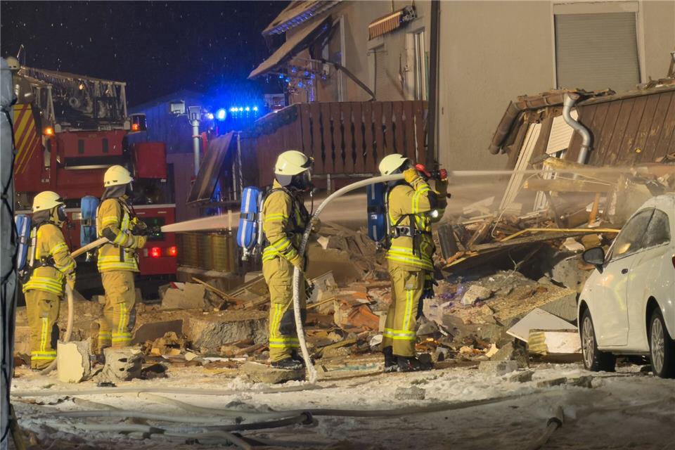 Explosion in Wohnhaus in Albstadt: Feuerwehr im GroßeinsatzJannik Nölke/dpa