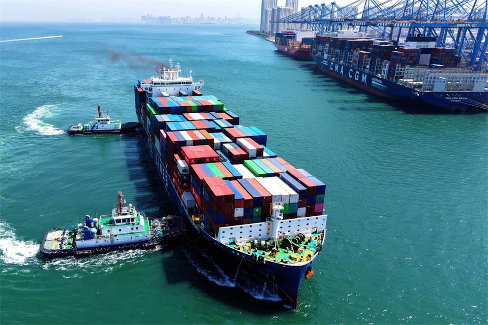 Exporte helfen, Chinas Wirtschaftsmotor weiter anzutreiben. (Symbolbild)  Yu Fangping/XinHua/dpa
