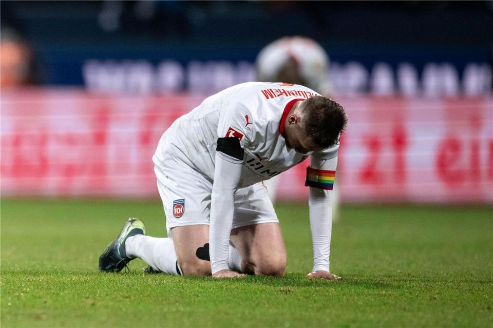 FCH-Kapitän Patrick Mainka setzt darauf, dass der 1. FC Heidenheim die richtigen Schlüsse aus dem Abwärtstrend zieht.Fabian Strauch/dpa