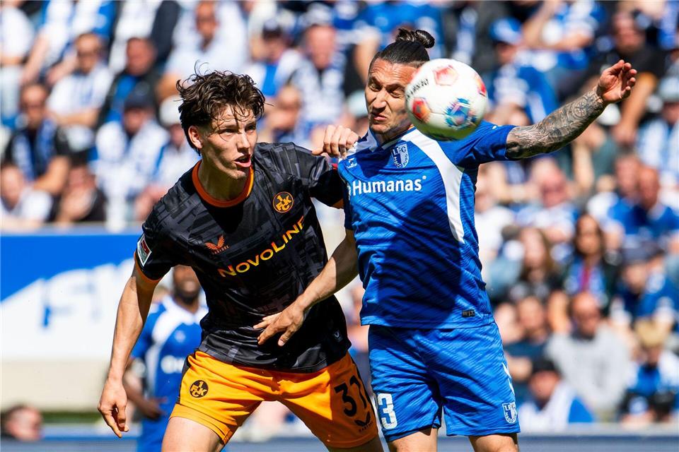 FCM-Dribbler Baris Atik (r) im Zweikampf mit Leon Robinson.Julius Frick/dpa