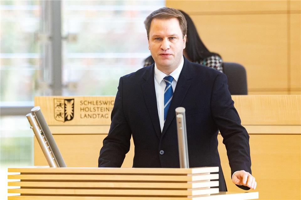FDP-Chef: Sonderschulden nur für neue Projekte einsetzen FDP-Fraktionschef Christopher Vogt warnt vor dem Stopfen von Haushaltslöchern durch Investitionsmittel. (Archivbild)Axel Heimken/dpa