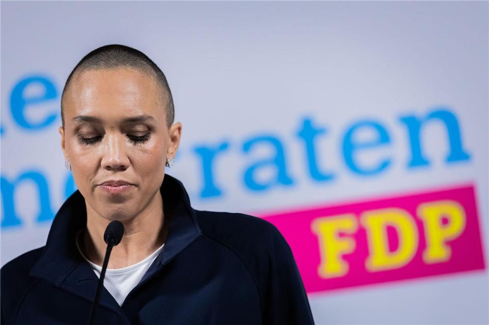 FDP-Generalsekretärin Büttner musste bereits die zweite herbe Wahlniederlage in diesem Jahr erklären.Christoph Soeder/dpa